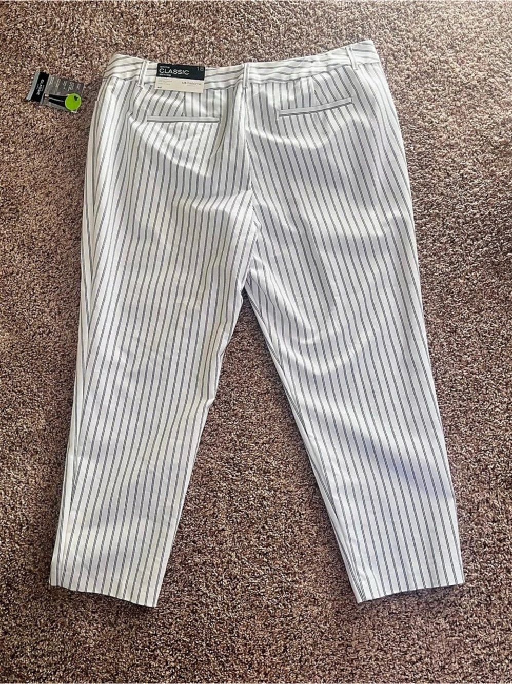Liz Claiborne Emma Classic Striped Ankle Pants White Size 18 NWT